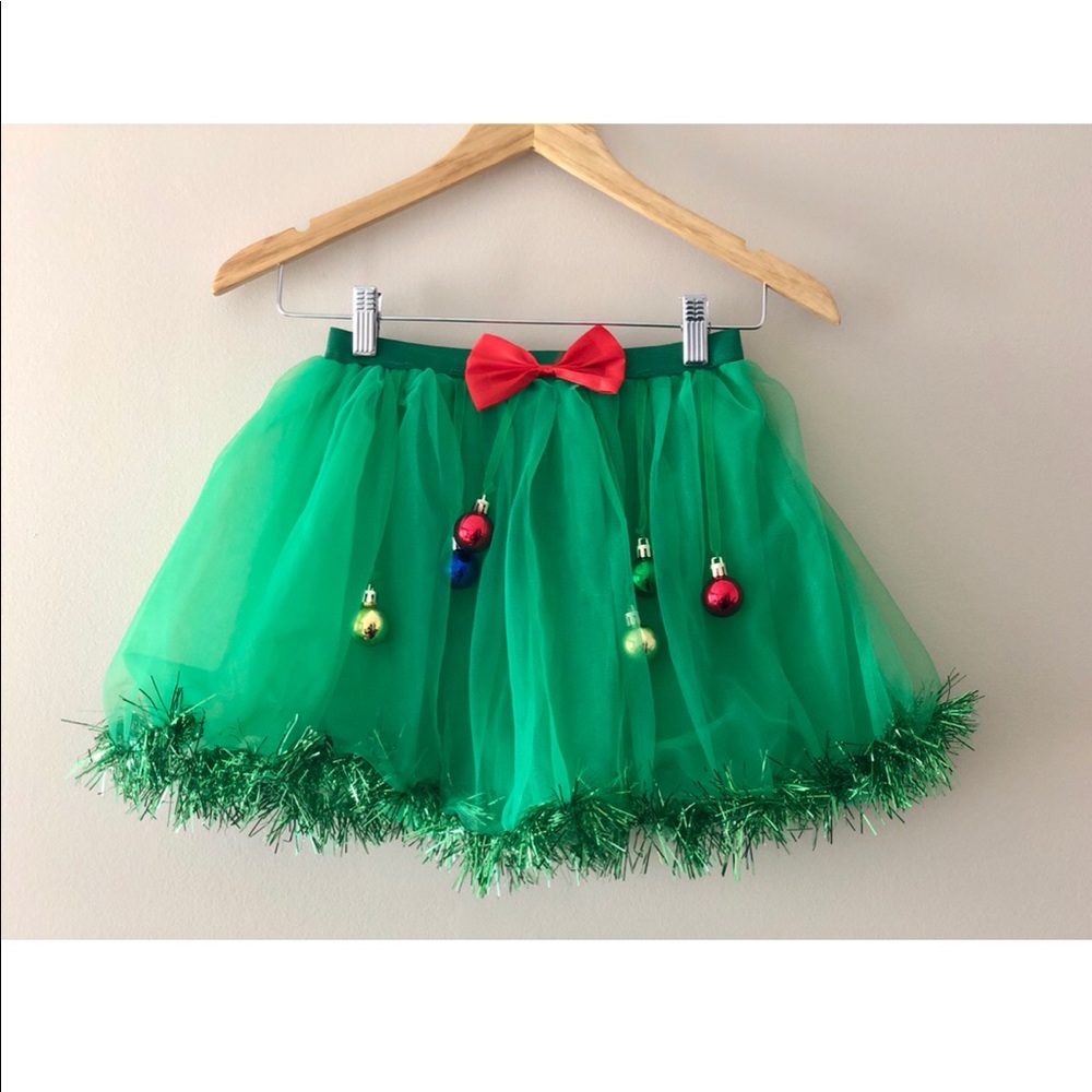 NWOT festive holiday skirt!